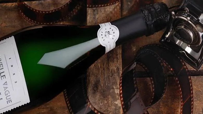 Image of an example of a Fedrigoni neck label.