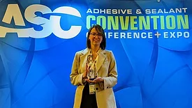 Stefania Musolina receiving Innovation Award for XlynX