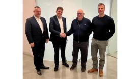 Image of executives from Bodo Möller Chemie and Losi shaking hands.