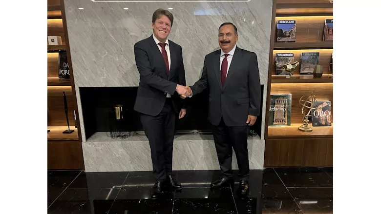 Picture of two men shaking hands