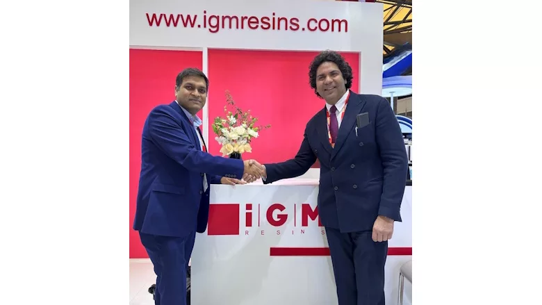 Picture of two men shaking hands