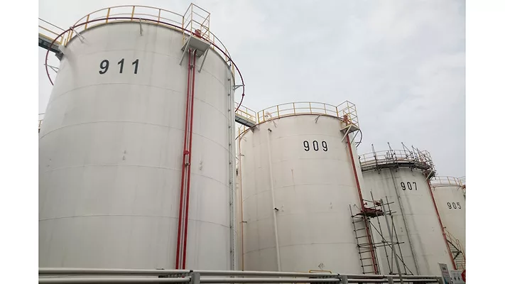 Picture of a large chemical storage tank