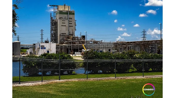 Picture of a chemical plant
