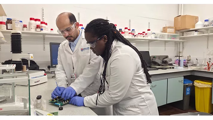 Picture of people in a lab