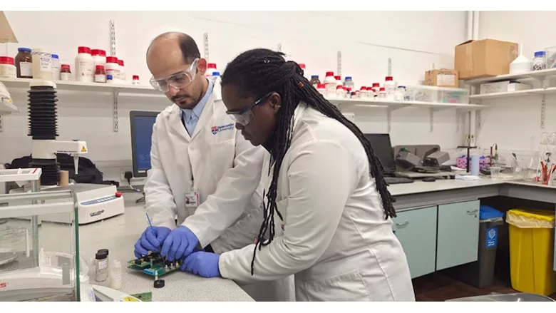Picture of people in a lab