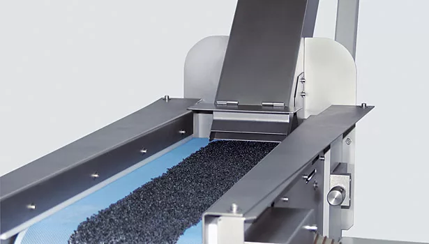 Underwater pelletizing systems and belt dryers